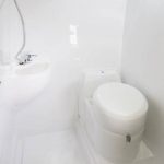 phoca_thumb_m_2017-escape-v6414-interior-bathroom